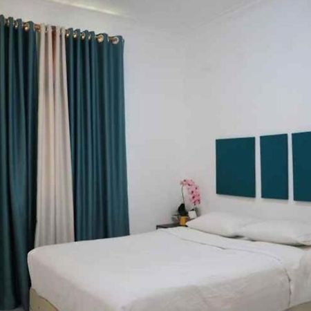 Oyo 91477 Fazira Home Stay Syariah Sibolga Extérieur photo