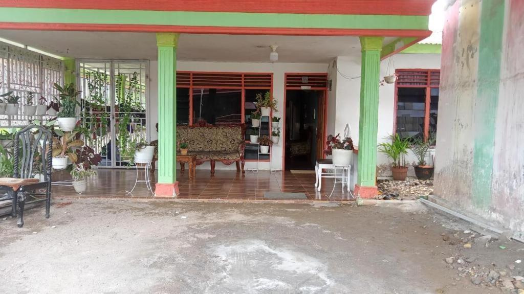 Oyo 91477 Fazira Home Stay Syariah Sibolga Extérieur photo