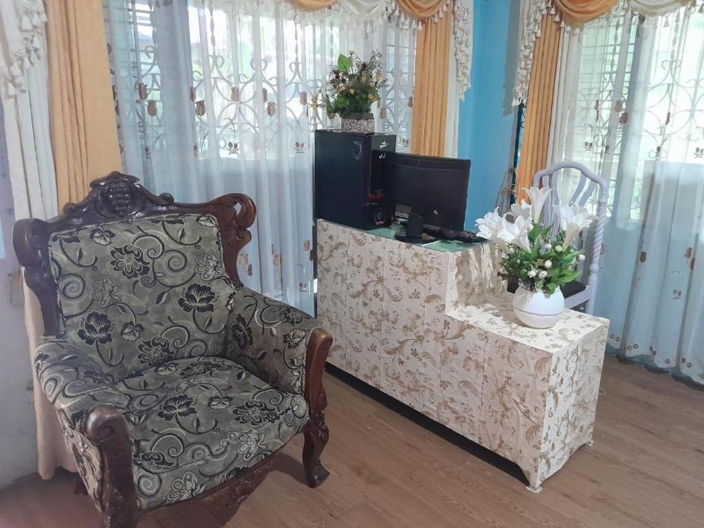 Oyo 91477 Fazira Home Stay Syariah Sibolga Extérieur photo