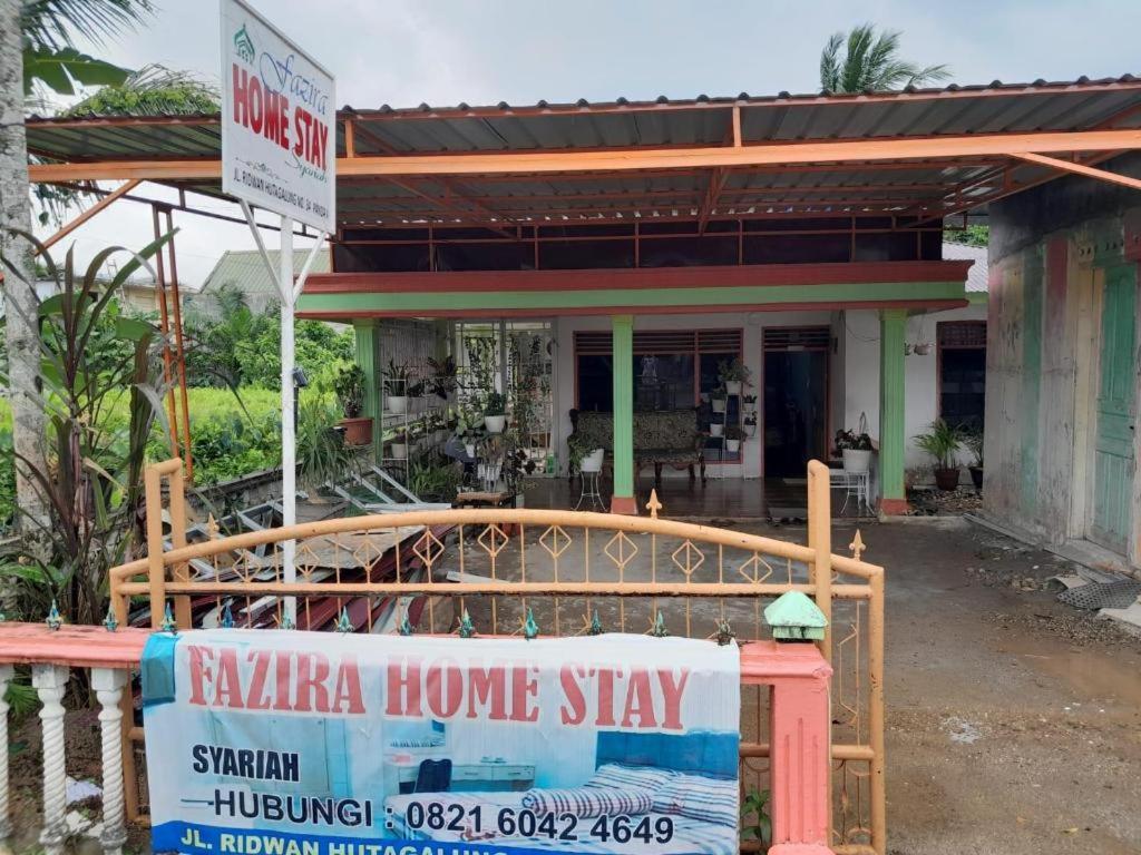 Oyo 91477 Fazira Home Stay Syariah Sibolga Extérieur photo