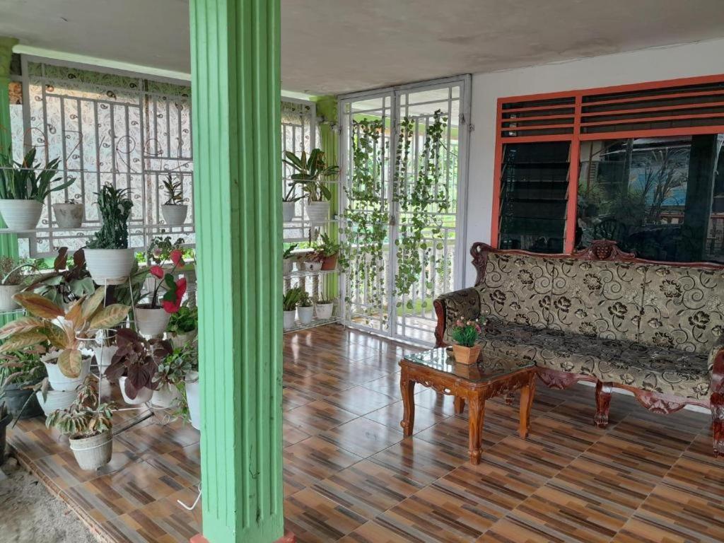Oyo 91477 Fazira Home Stay Syariah Sibolga Extérieur photo