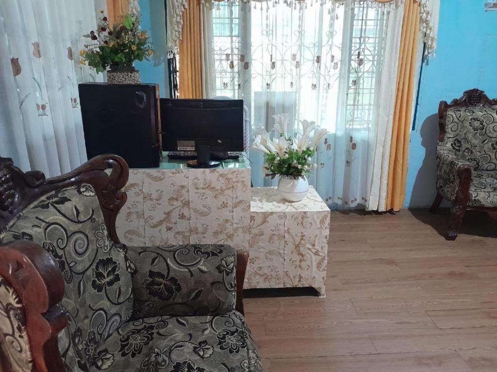Oyo 91477 Fazira Home Stay Syariah Sibolga Extérieur photo