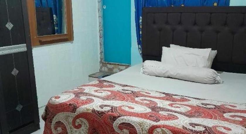 Oyo 91477 Fazira Home Stay Syariah Sibolga Extérieur photo
